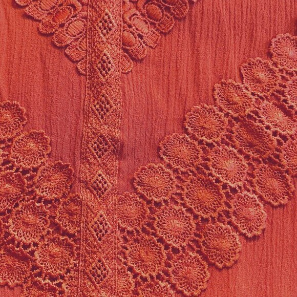 No Boundaries SZ 21 Jrs. Bright rust lace trimmed rust relaxed fit tie knot top - Picture 3 of 7